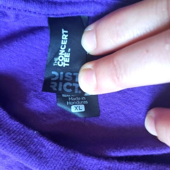 RARE! Nightmare Before Comic-Con Tee - Size XL - Picture 7 of 8